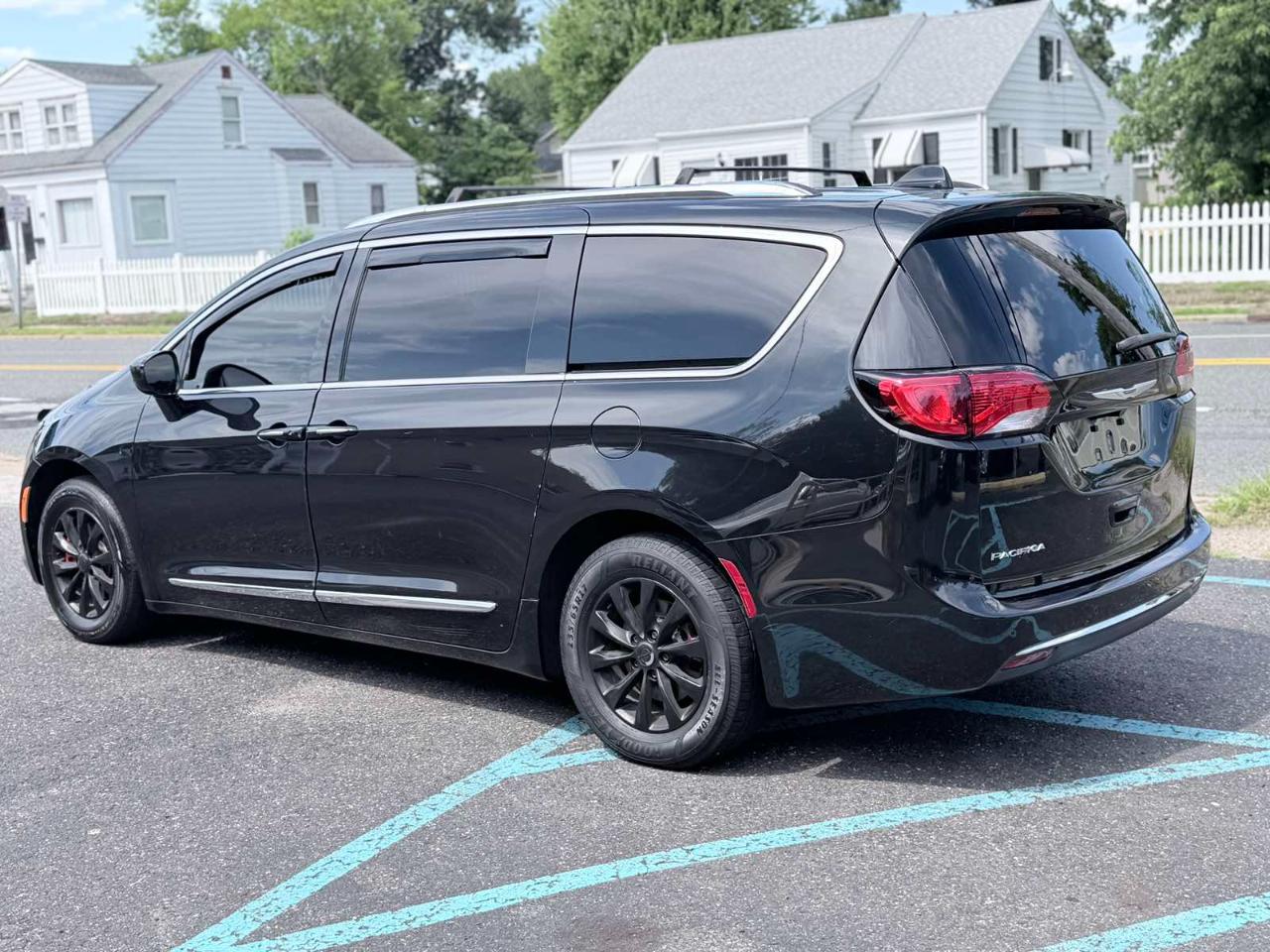 Chrysler Pacifica Touring L FWD 2019
