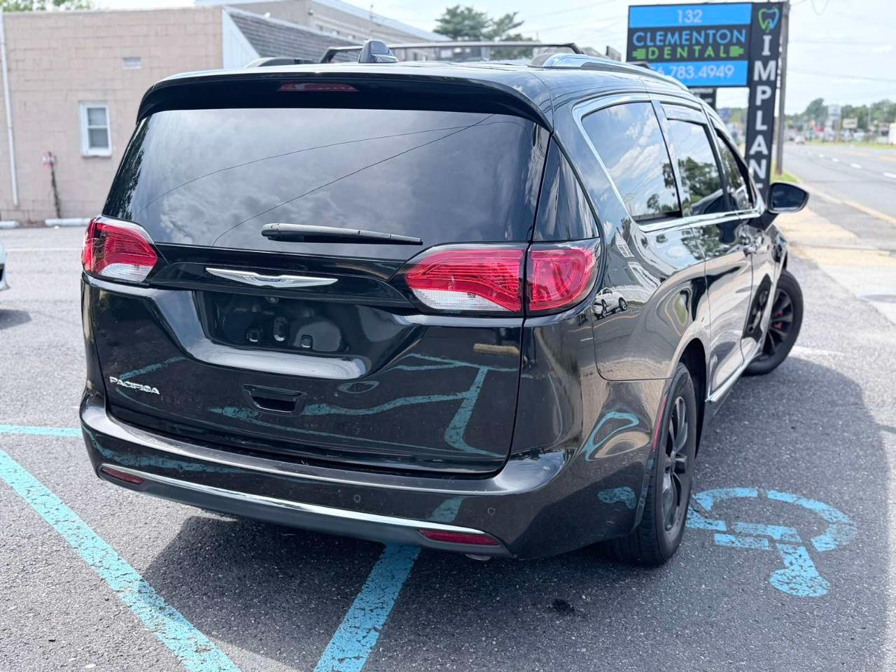 Chrysler Pacifica Touring L FWD 2019