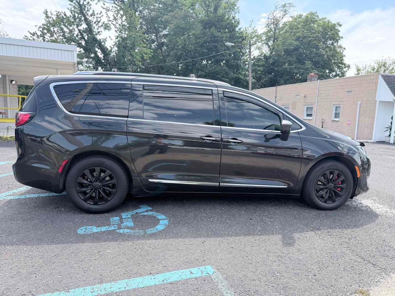 Chrysler Pacifica Touring L FWD 2019