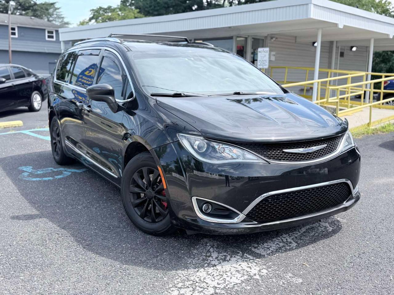 Chrysler Pacifica Touring L FWD 2019