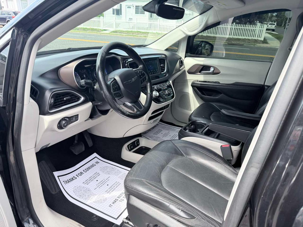 Chrysler Pacifica Touring L FWD 2019