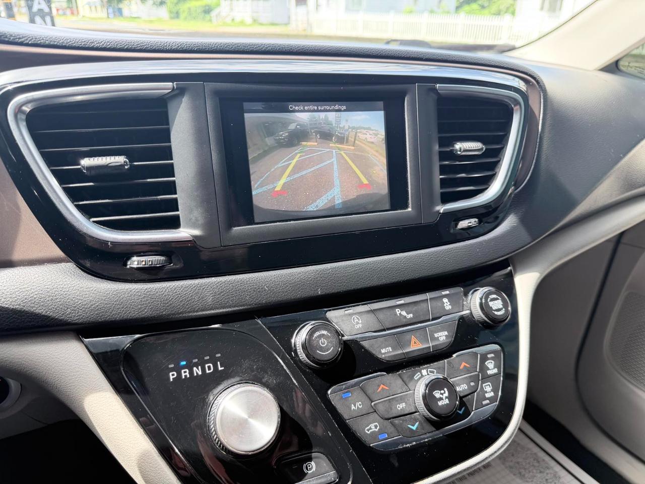 Chrysler Pacifica Touring L FWD 2019