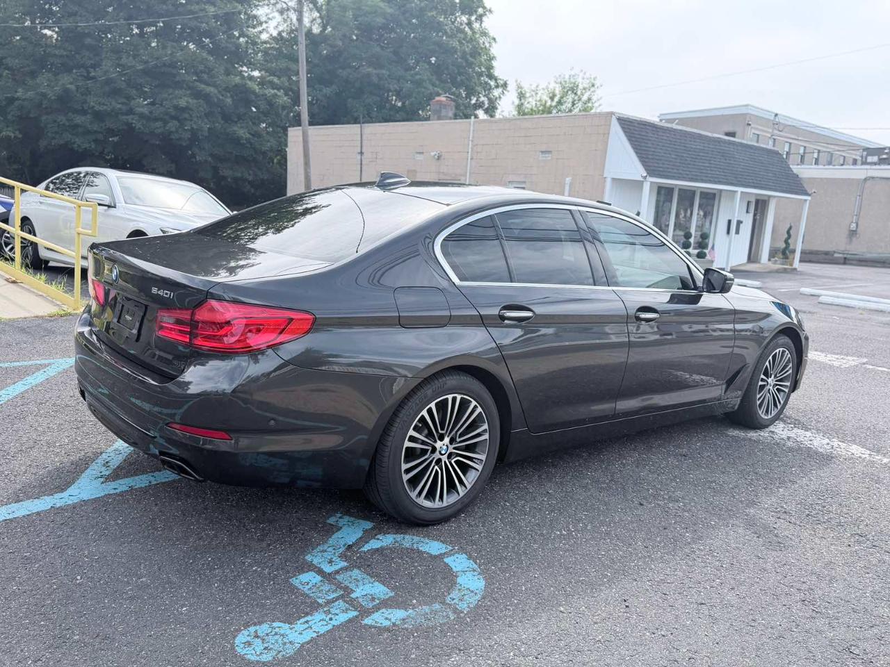 BMW 5 Series 540i Sedan 2017