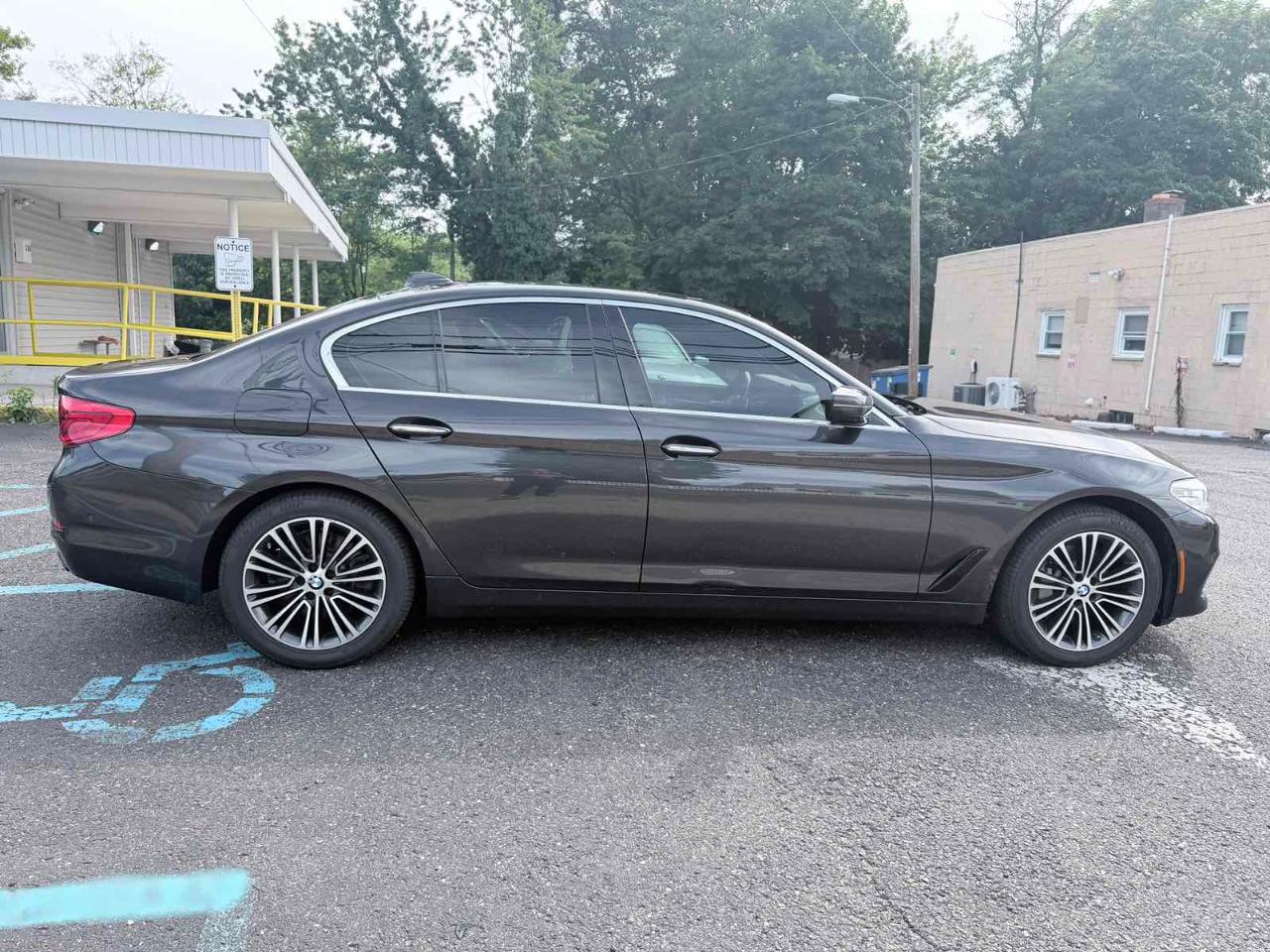 BMW 5 Series 540i Sedan 2017