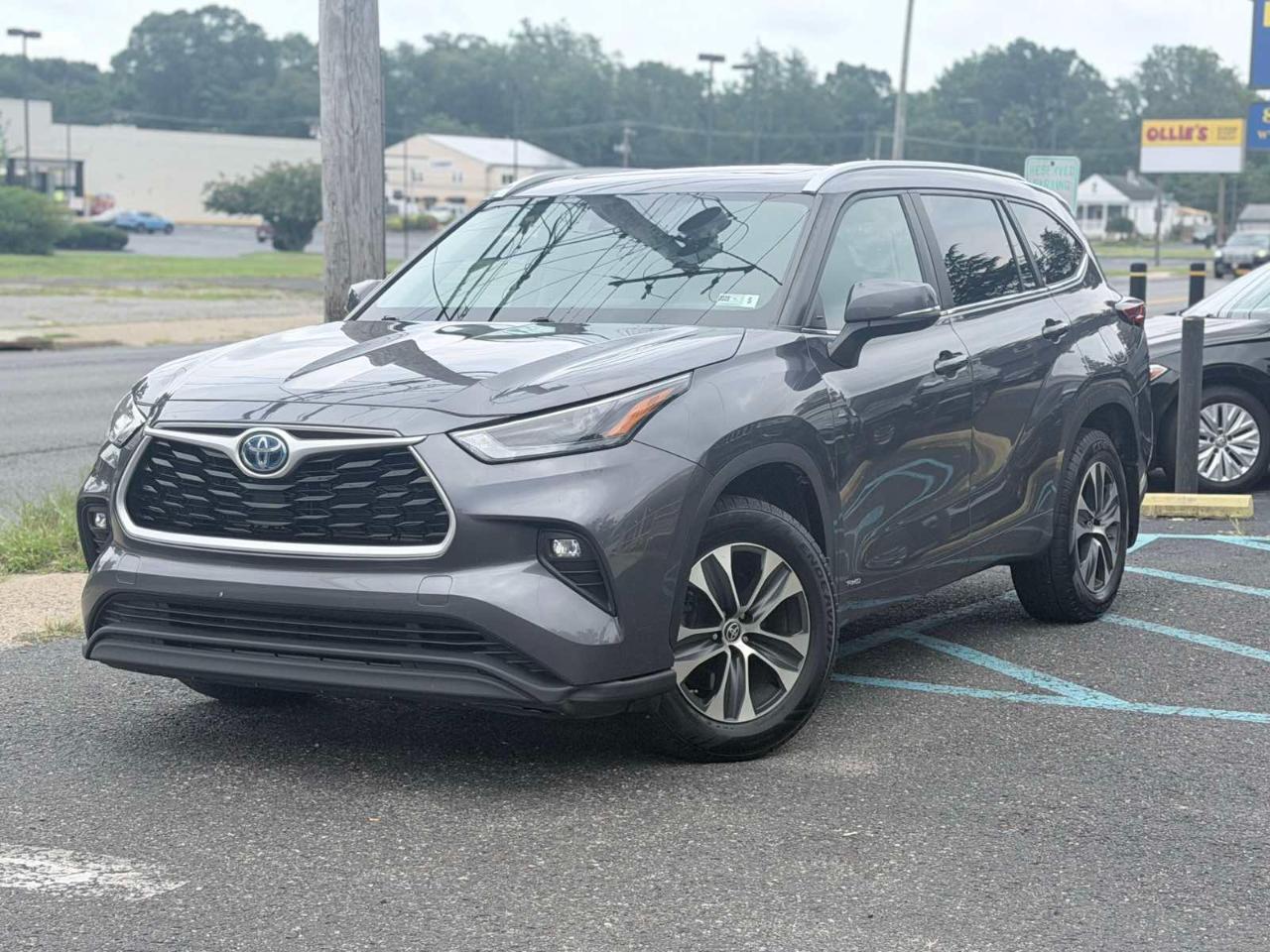 Toyota Highlander Hybrid XLE 2023