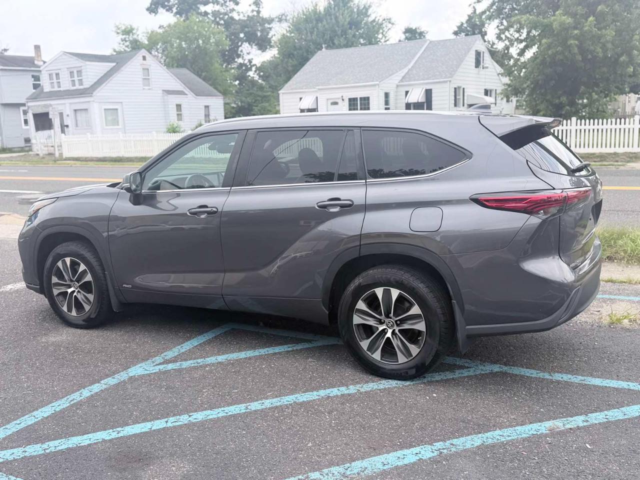 Toyota Highlander Hybrid XLE 2023