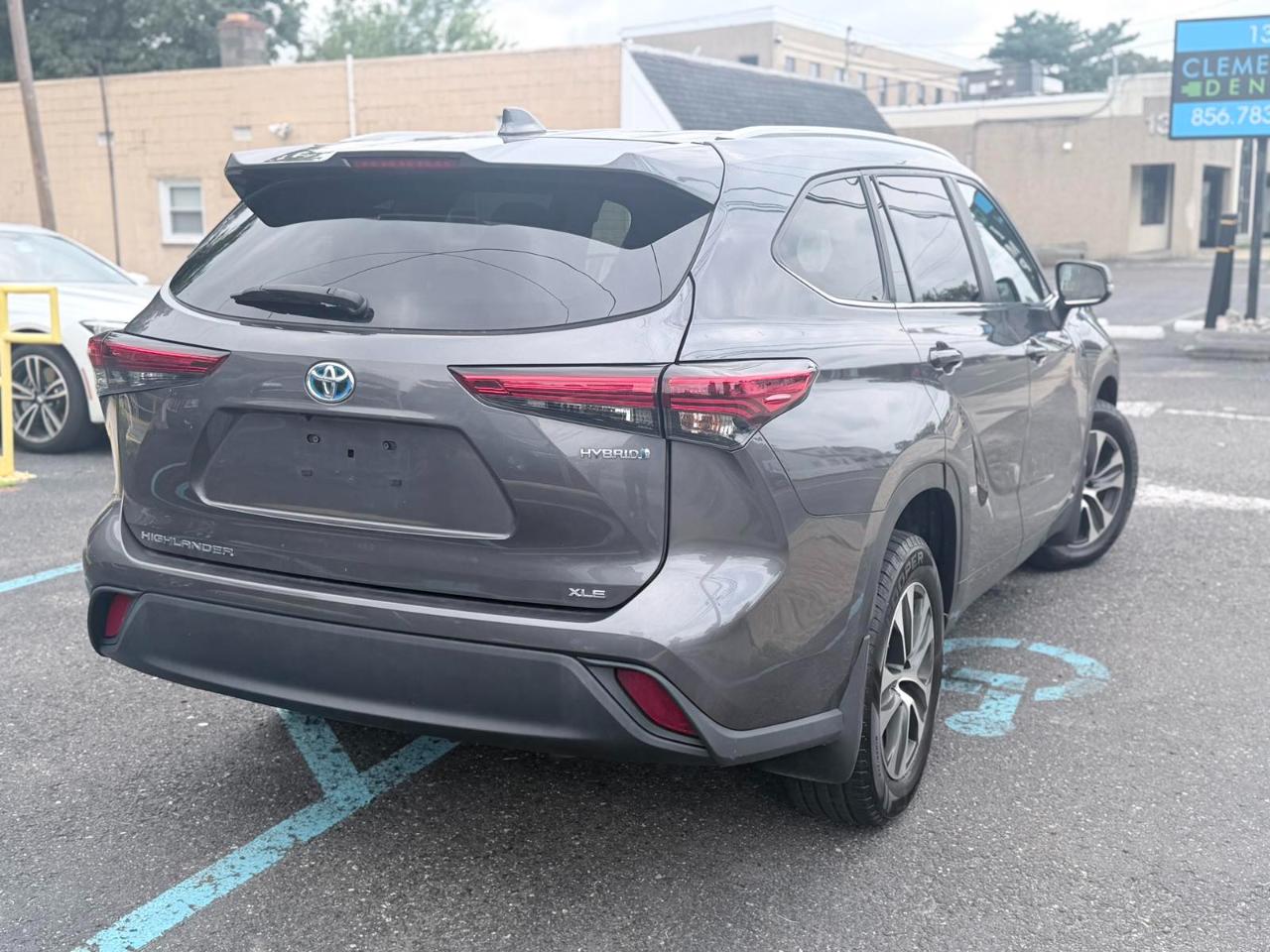 Toyota Highlander Hybrid XLE 2023