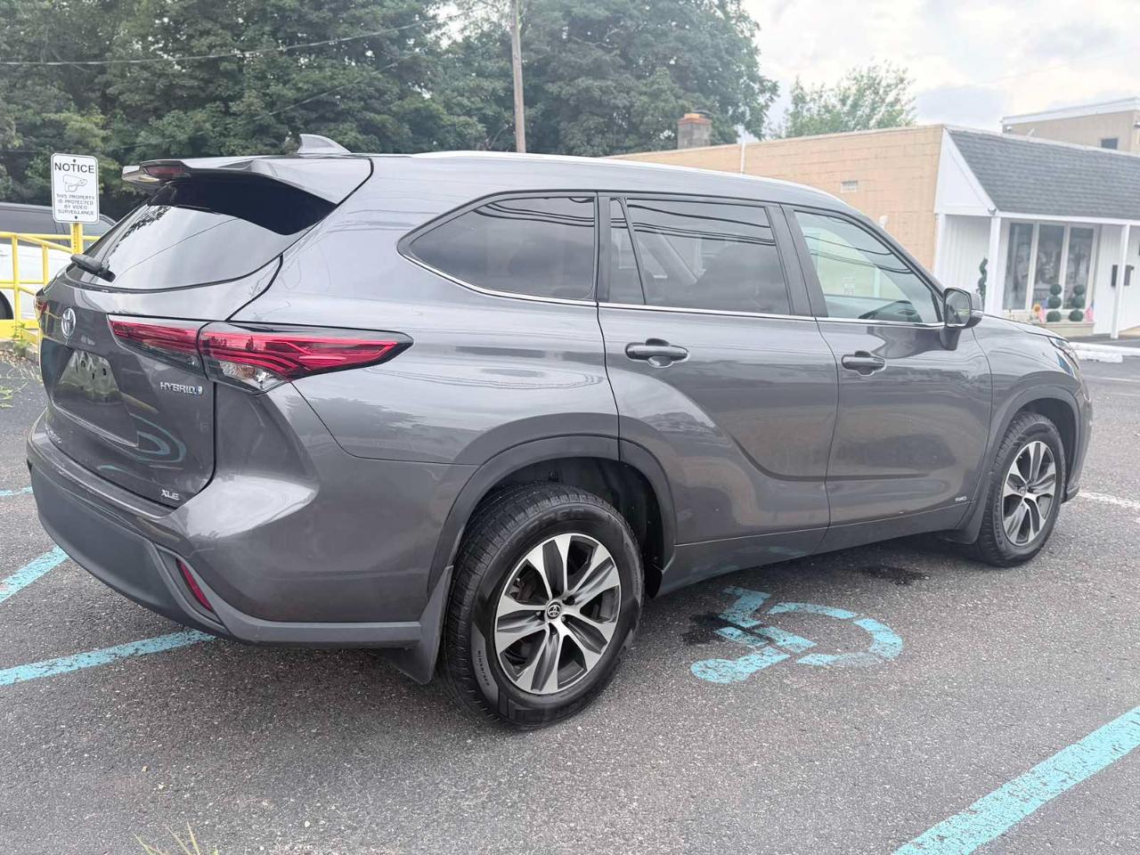 Toyota Highlander Hybrid XLE 2023