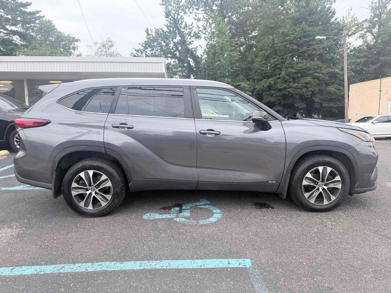 Toyota Highlander Hybrid XLE 2023