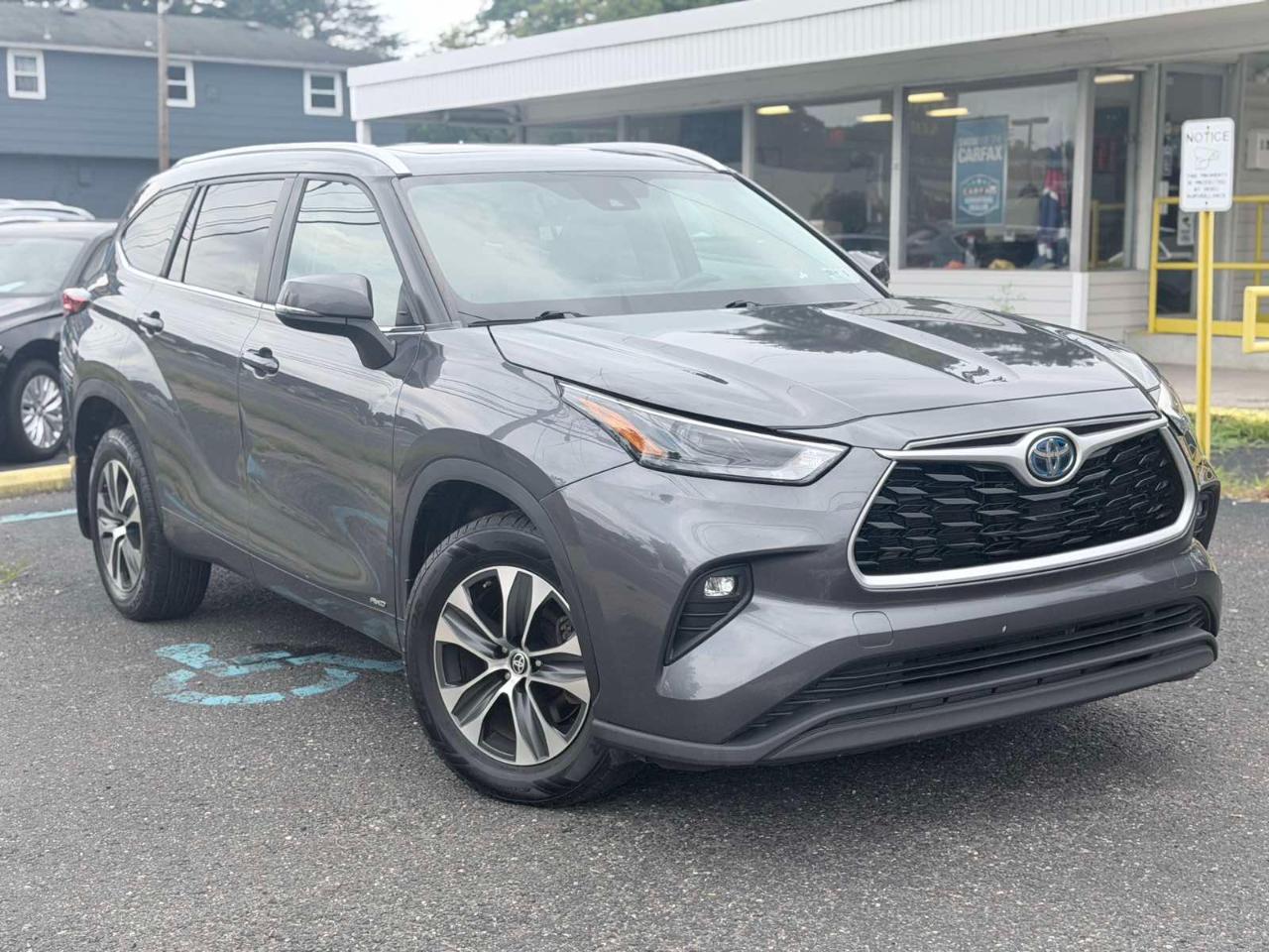 Toyota Highlander Hybrid XLE 2023