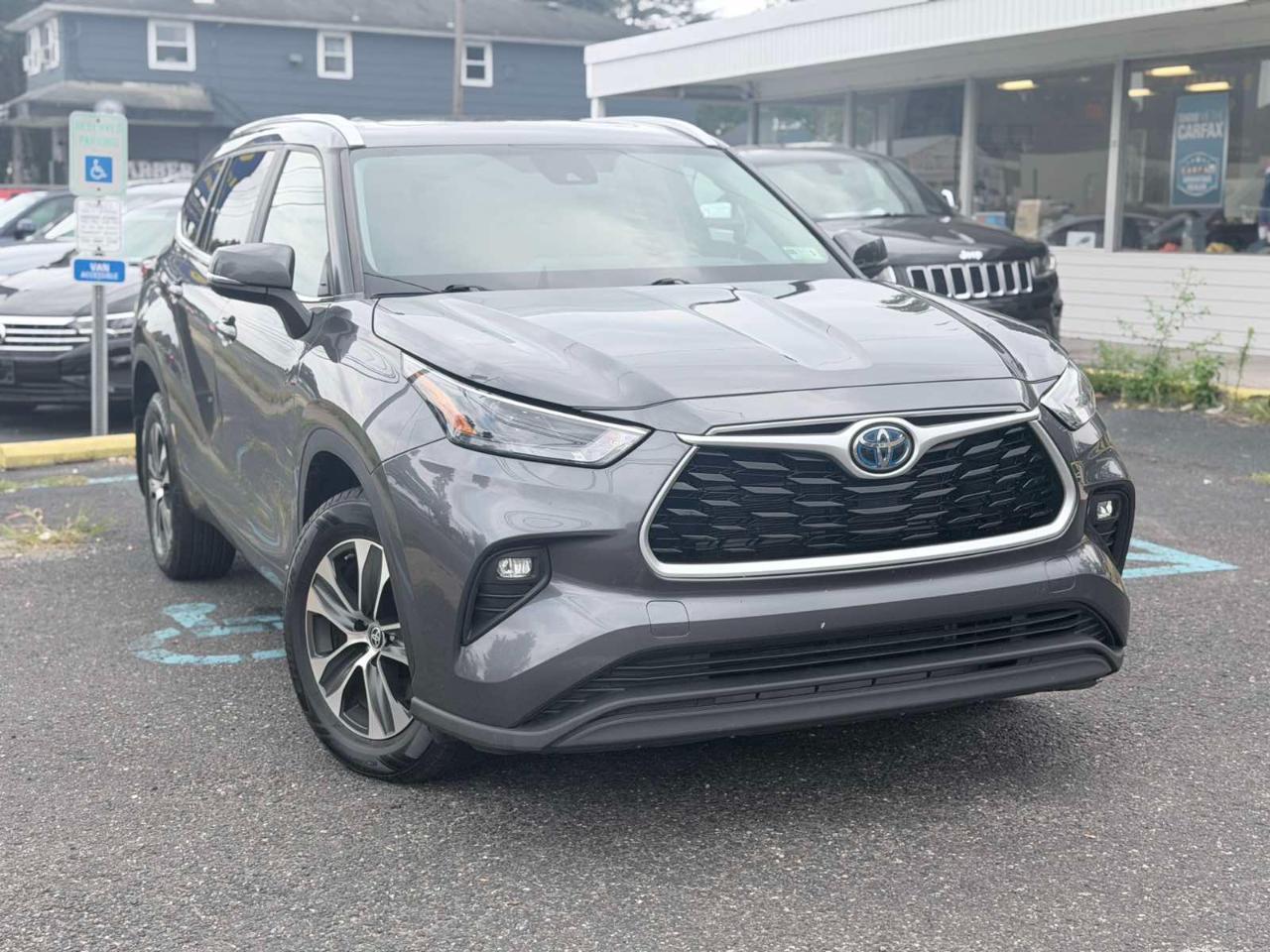 Toyota Highlander Hybrid XLE 2023