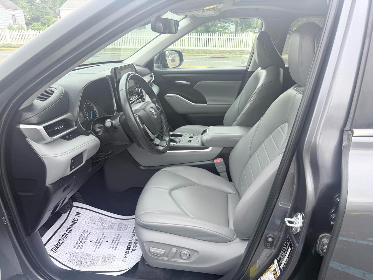 Toyota Highlander Hybrid XLE 2023