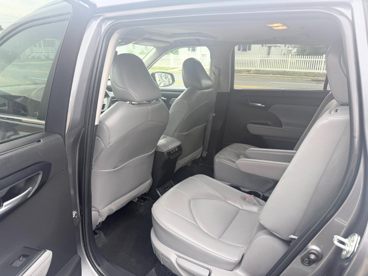 Toyota Highlander Hybrid XLE 2023
