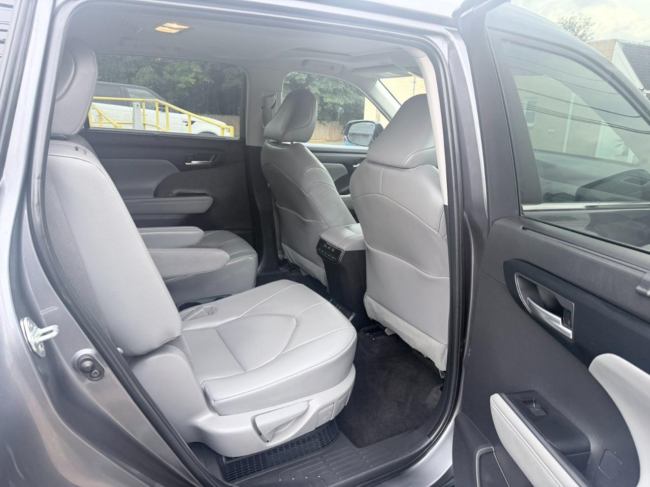 Toyota Highlander Hybrid XLE 2023