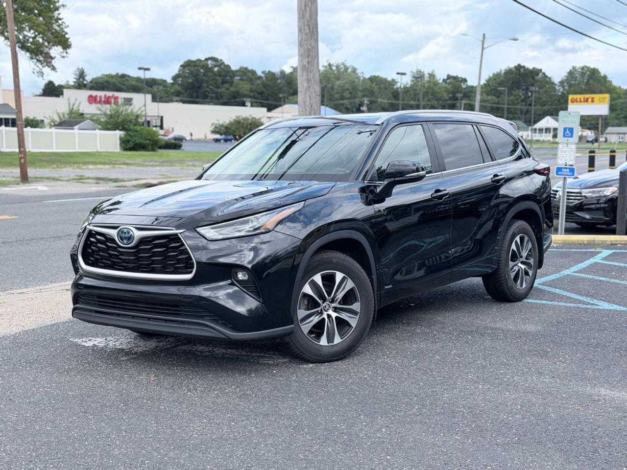 Toyota Highlander Hybrid XLE 2024