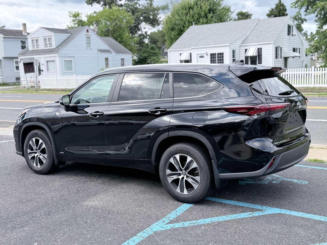 Toyota Highlander Hybrid XLE 2024