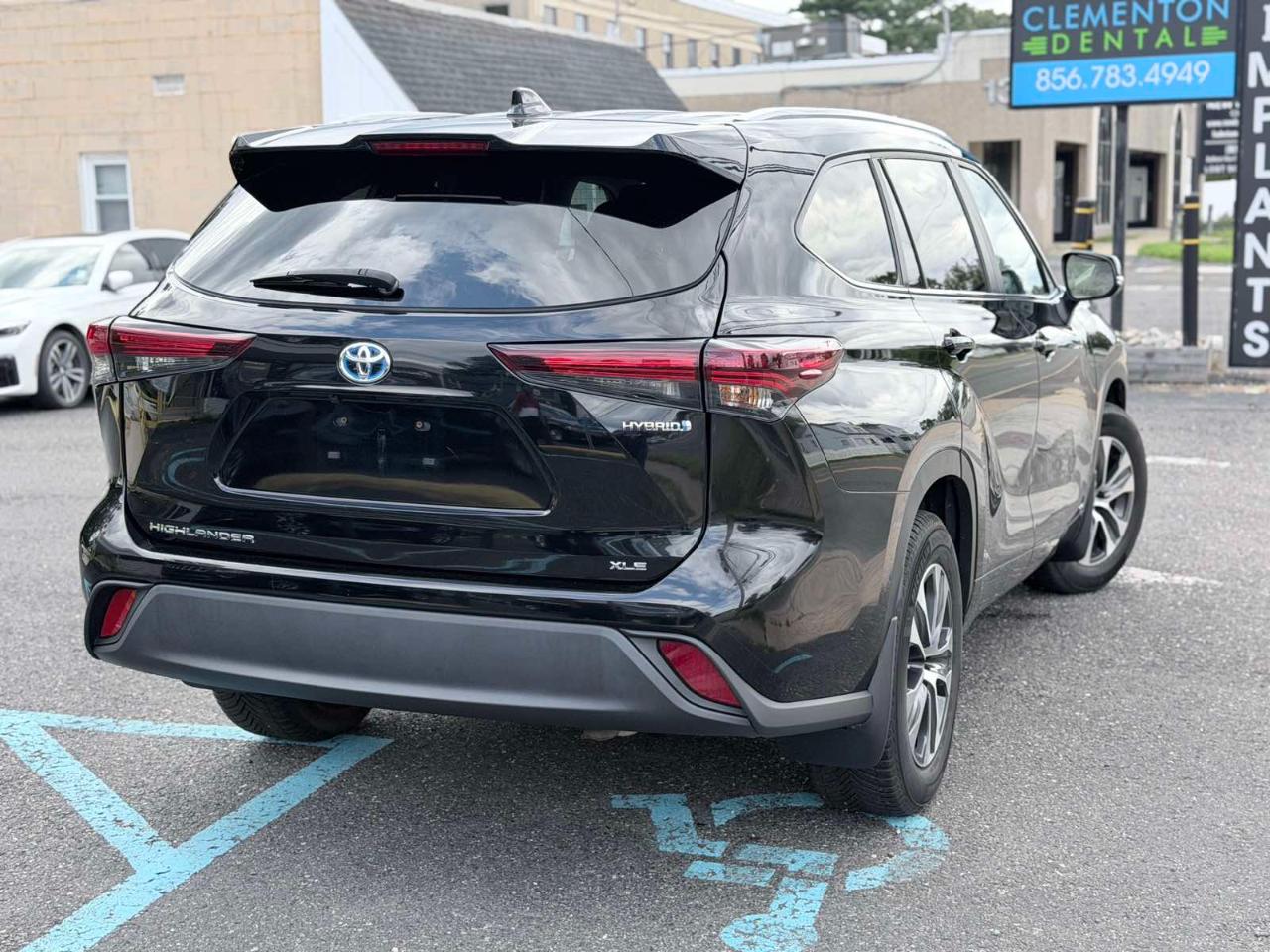 Toyota Highlander Hybrid XLE 2024