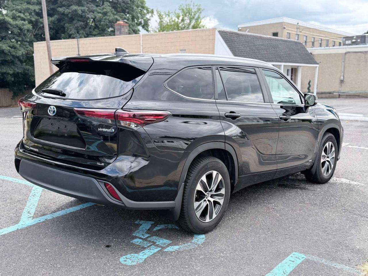 Toyota Highlander Hybrid XLE 2024