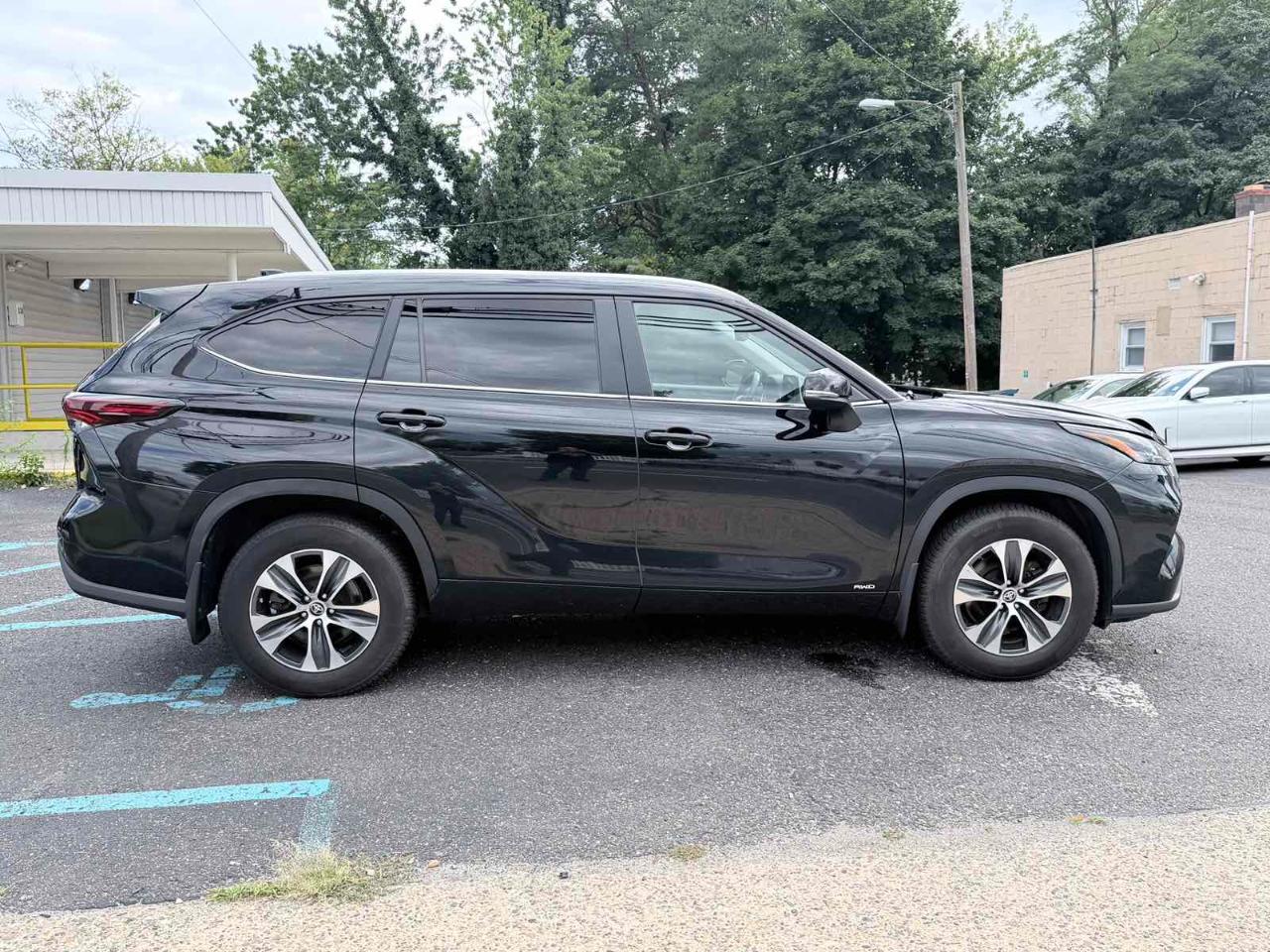Toyota Highlander Hybrid XLE 2024