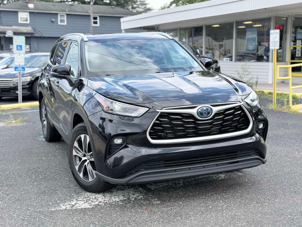 Toyota Highlander Hybrid XLE 2024