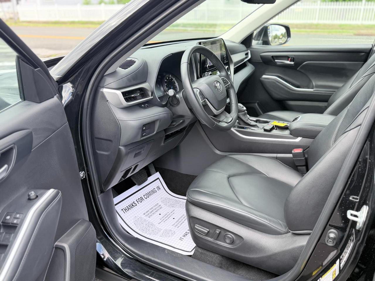Toyota Highlander Hybrid XLE 2024