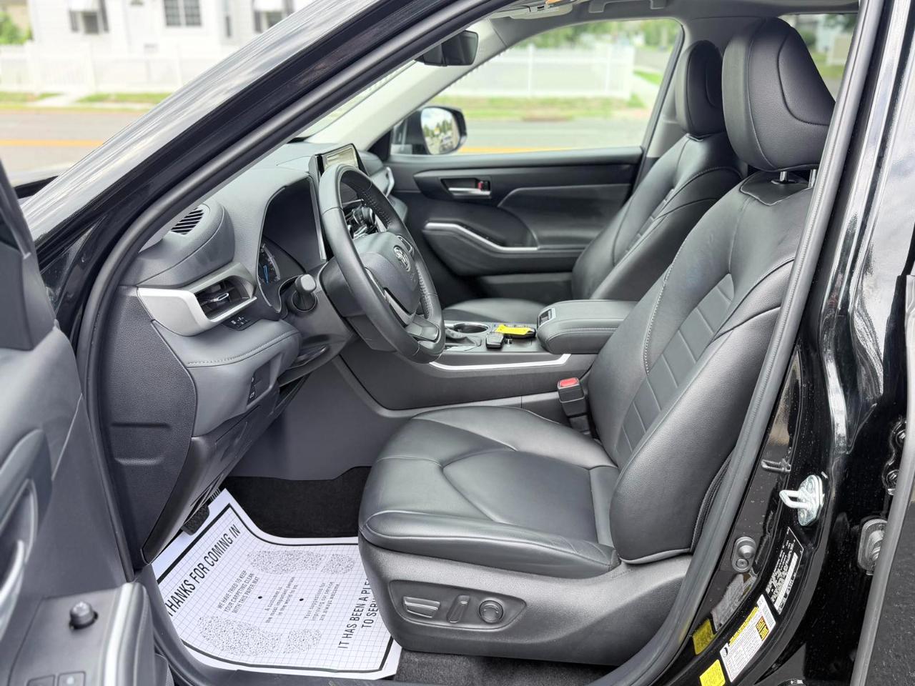 Toyota Highlander Hybrid XLE 2024