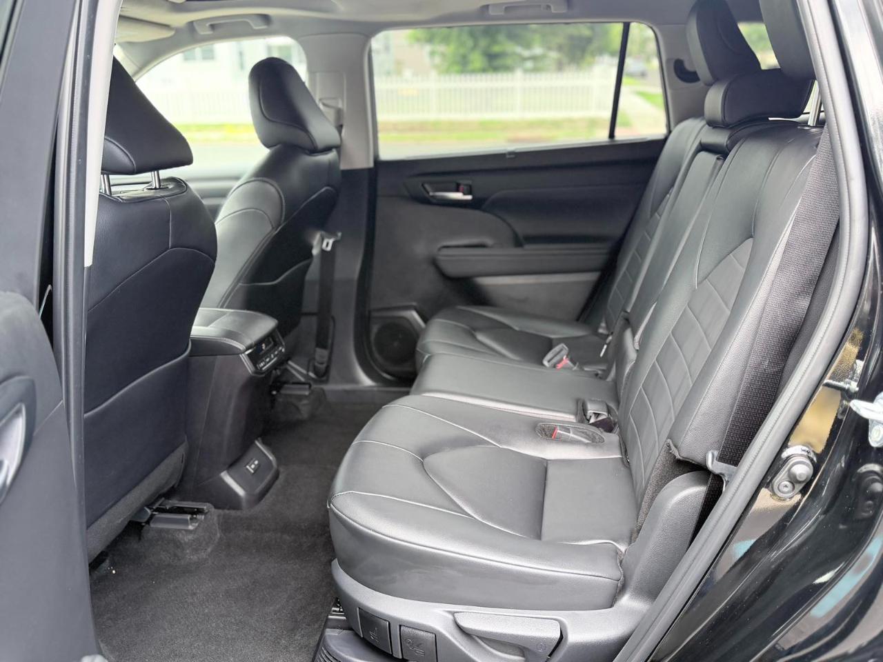 Toyota Highlander Hybrid XLE 2024