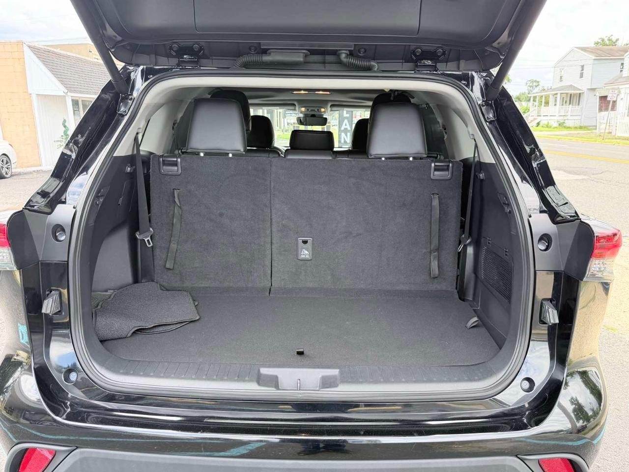 Toyota Highlander Hybrid XLE 2024