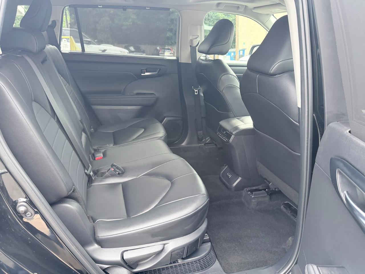 Toyota Highlander Hybrid XLE 2024