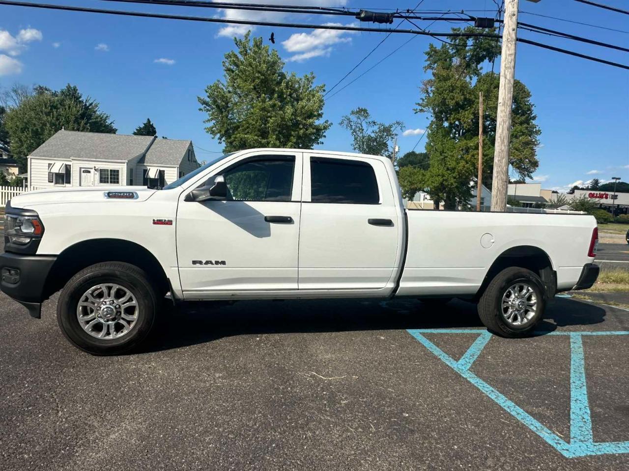 RAM 2500 Tradesman 4x4 Crew Cab 8' Box 2022