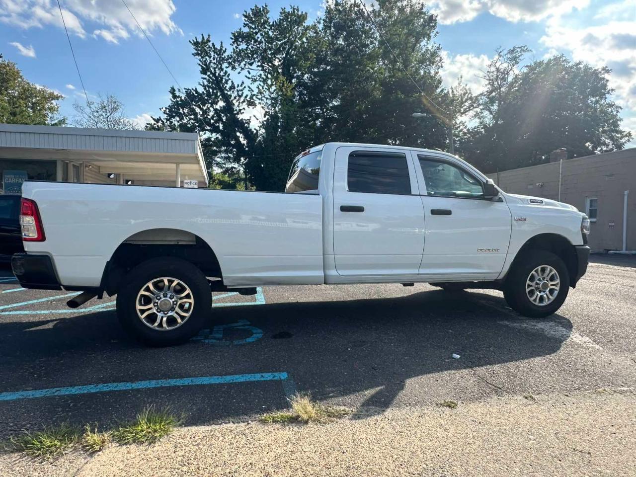 RAM 2500 Tradesman 4x4 Crew Cab 8' Box 2022