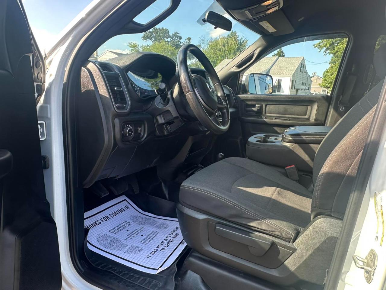 RAM 2500 Tradesman 4x4 Crew Cab 8' Box 2022