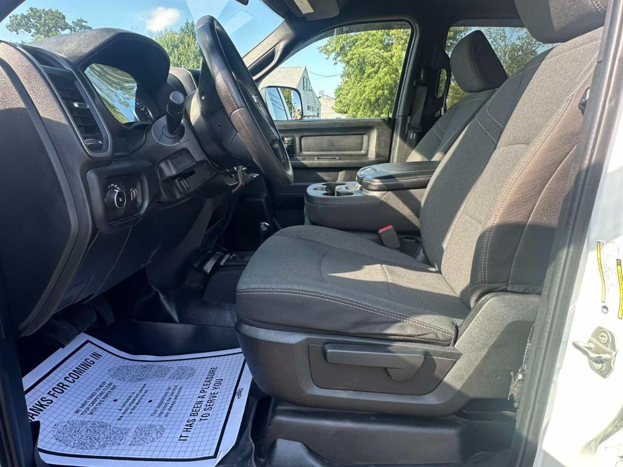 RAM 2500 Tradesman 4x4 Crew Cab 8' Box 2022