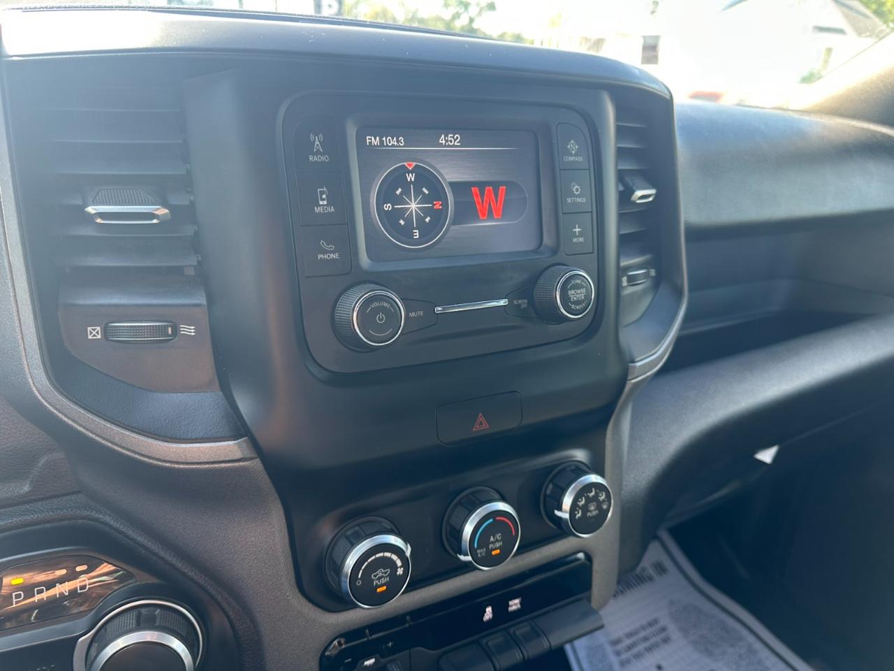 RAM 2500 Tradesman 4x4 Crew Cab 8' Box 2022