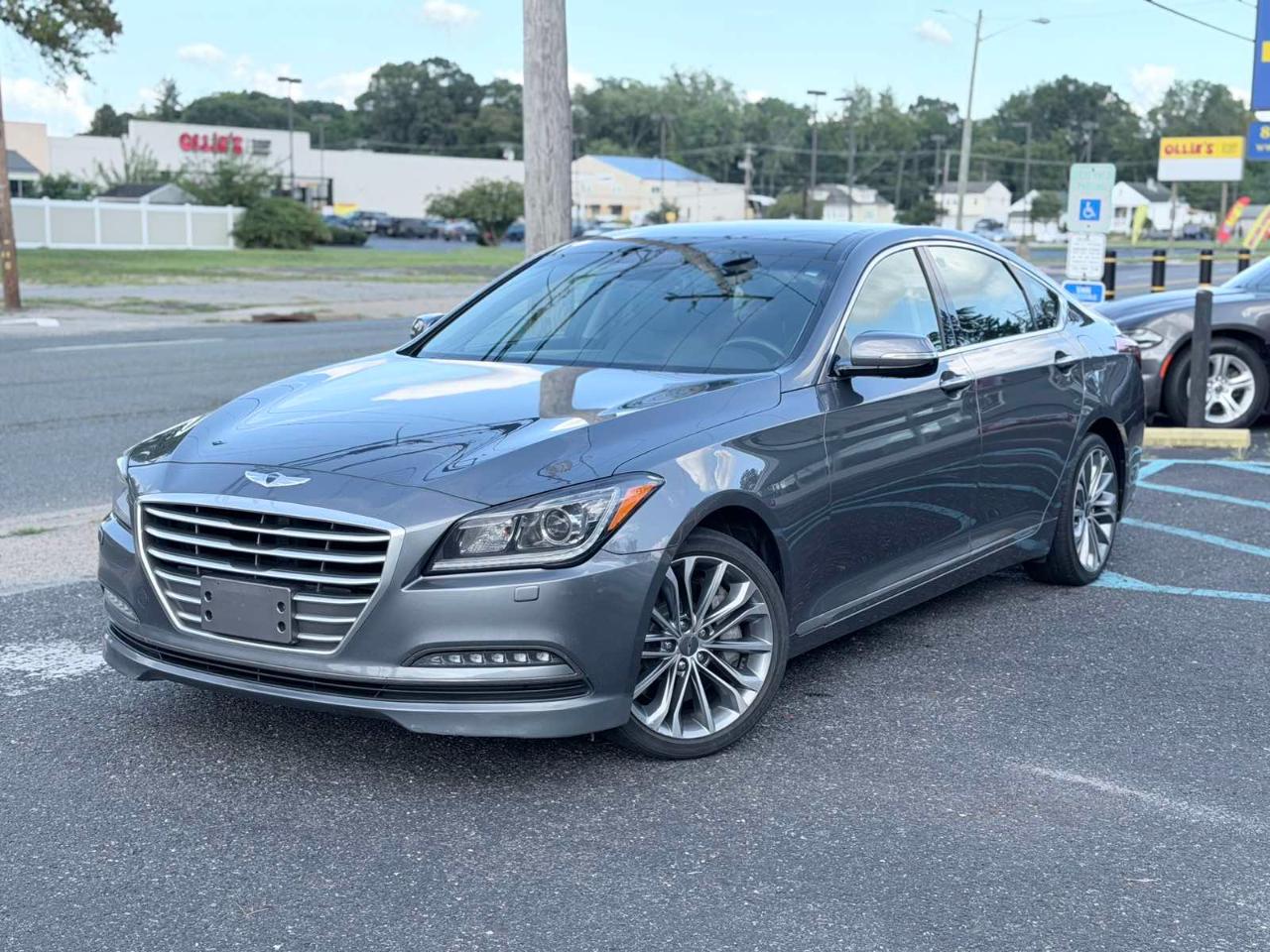 Hyundai Genesis 4dr Sdn V6 3.8L AWD 2016