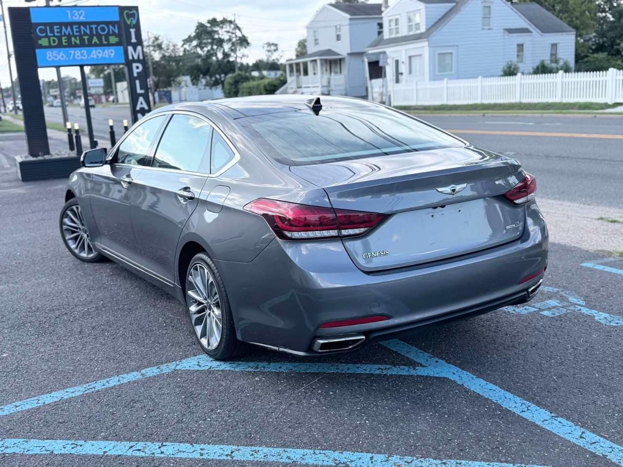 Hyundai Genesis 4dr Sdn V6 3.8L AWD 2016