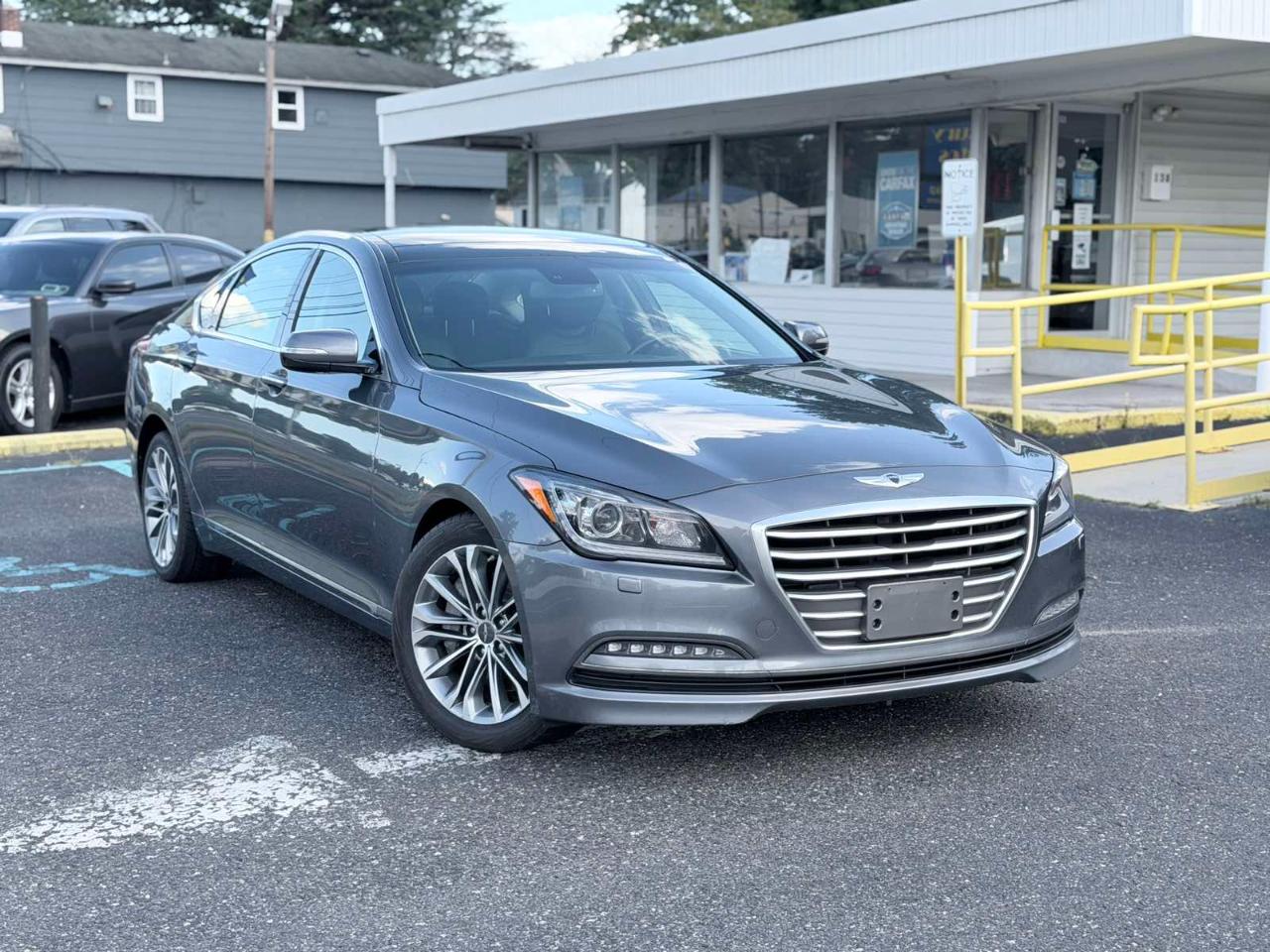 Hyundai Genesis 4dr Sdn V6 3.8L AWD 2016