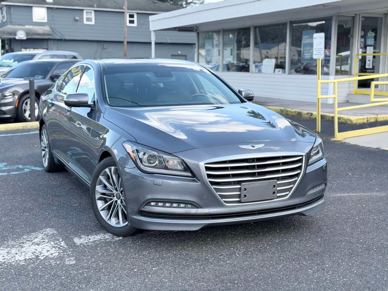 Hyundai Genesis 4dr Sdn V6 3.8L AWD 2016