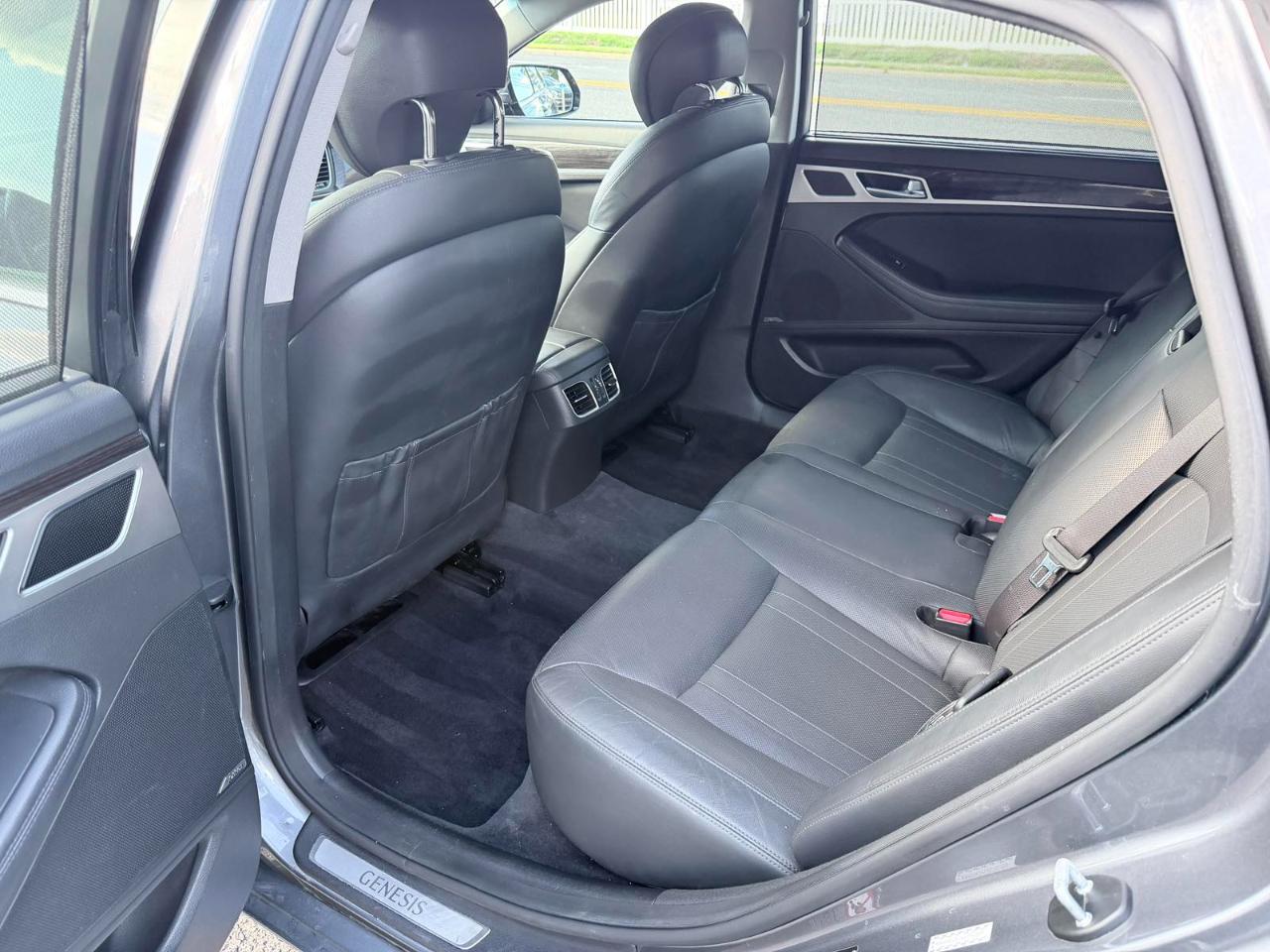 Hyundai Genesis 4dr Sdn V6 3.8L AWD 2016