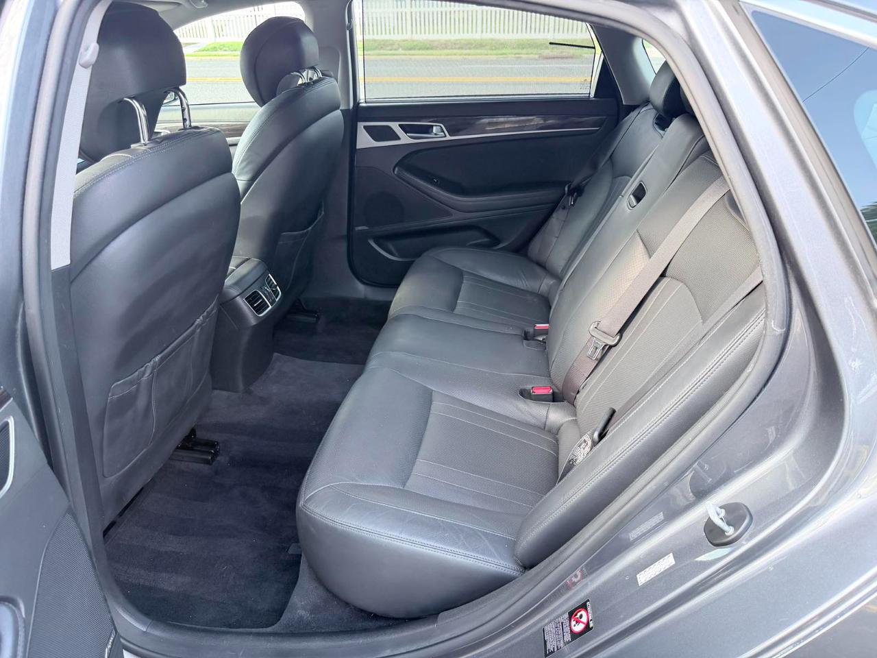 Hyundai Genesis 4dr Sdn V6 3.8L AWD 2016