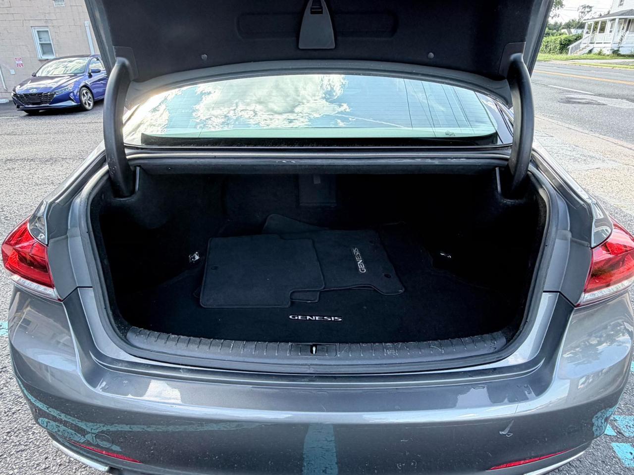 Hyundai Genesis 4dr Sdn V6 3.8L AWD 2016