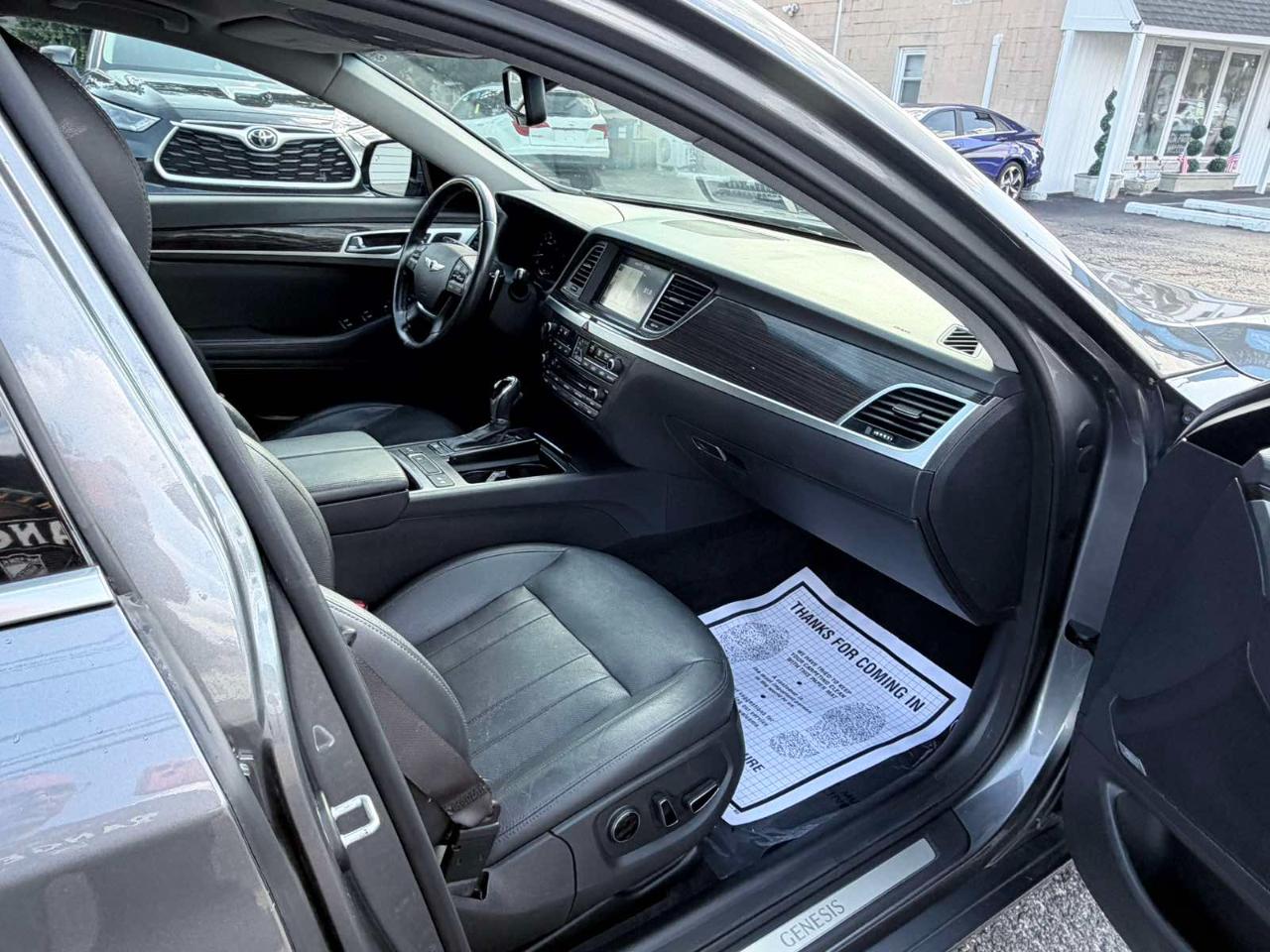 Hyundai Genesis 4dr Sdn V6 3.8L AWD 2016