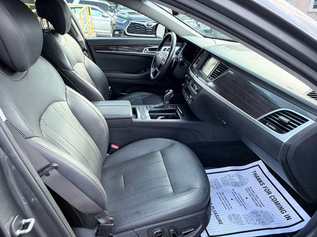 Hyundai Genesis 4dr Sdn V6 3.8L AWD 2016