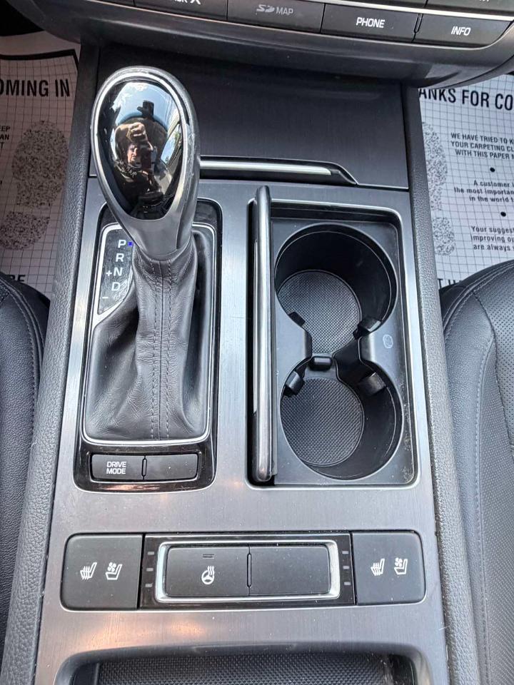 Hyundai Genesis 4dr Sdn V6 3.8L AWD 2016