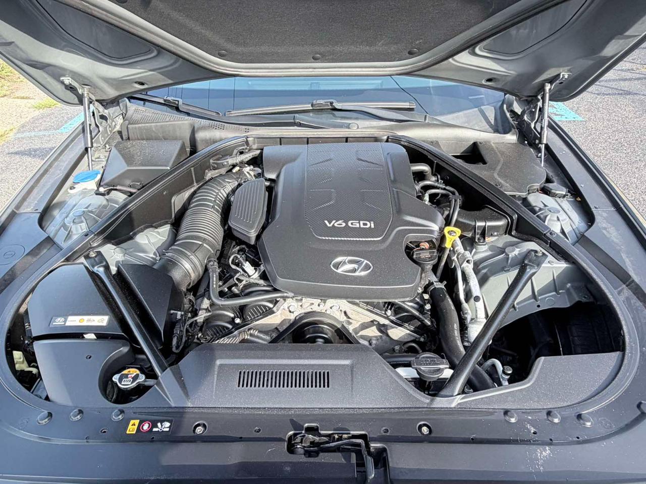 Hyundai Genesis 4dr Sdn V6 3.8L AWD 2016