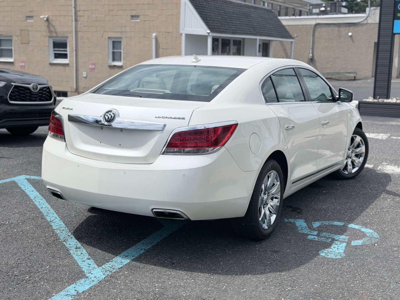 Buick LaCrosse 4dr Sdn Premium 1 FWD 2012