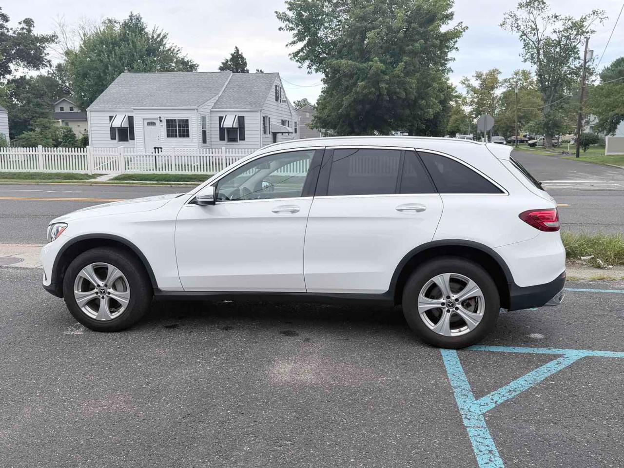 Mercedes-Benz GLC GLC 300 4MATIC SUV 2017