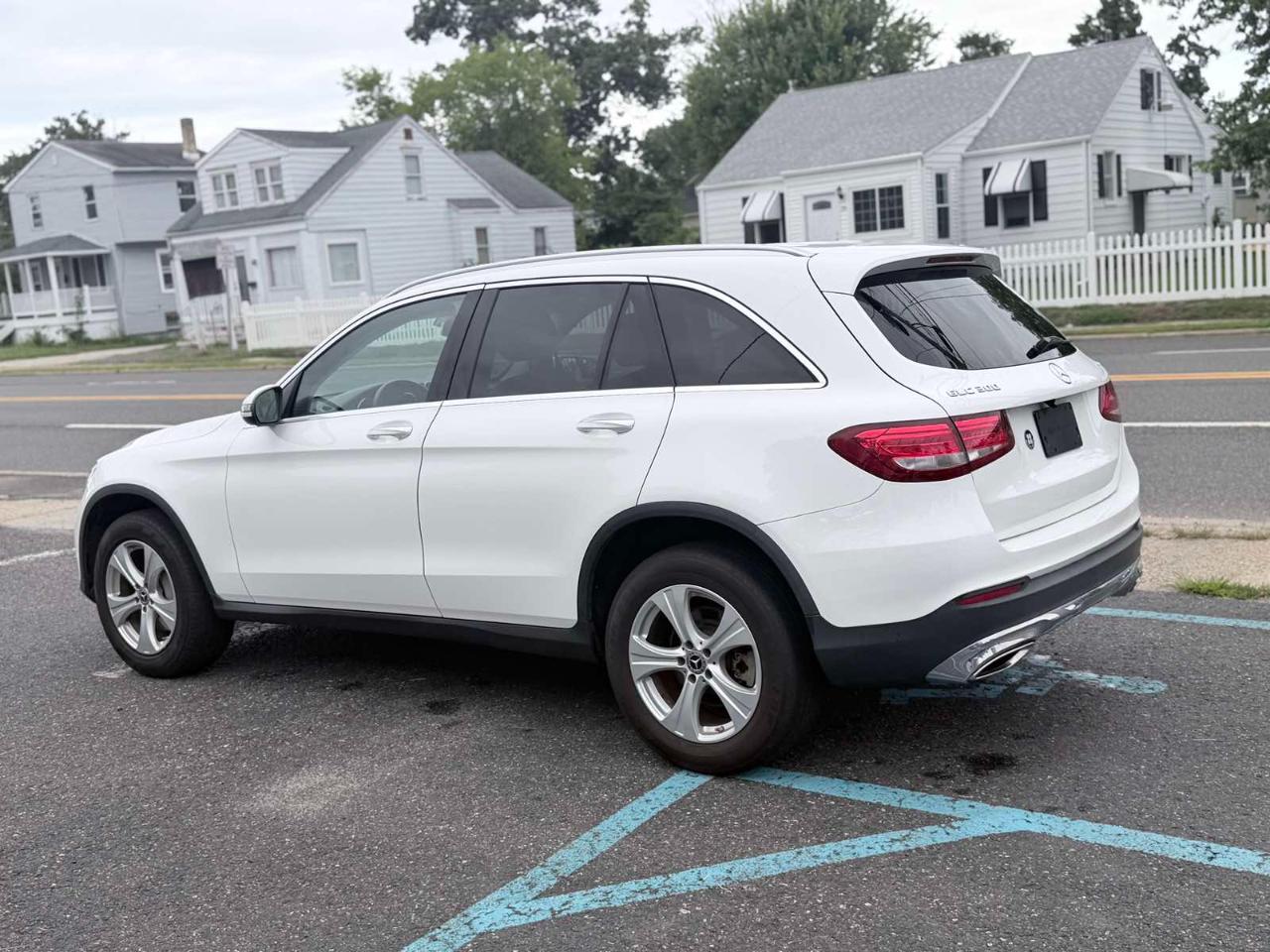 Mercedes-Benz GLC GLC 300 4MATIC SUV 2017