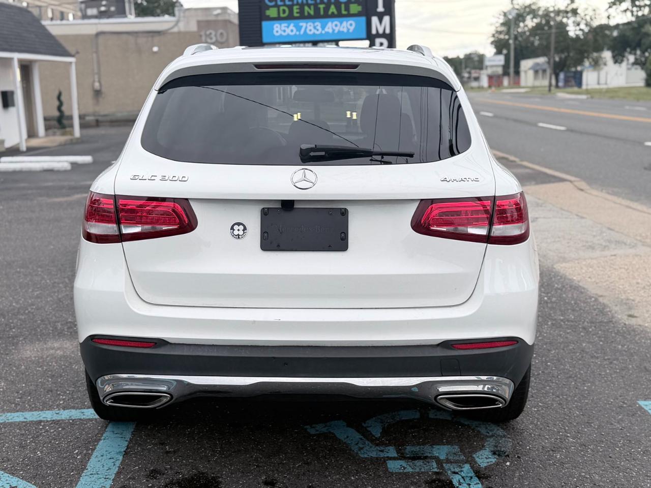 Mercedes-Benz GLC GLC 300 4MATIC SUV 2017