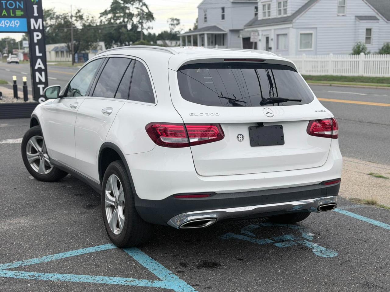 Mercedes-Benz GLC GLC 300 4MATIC SUV 2017